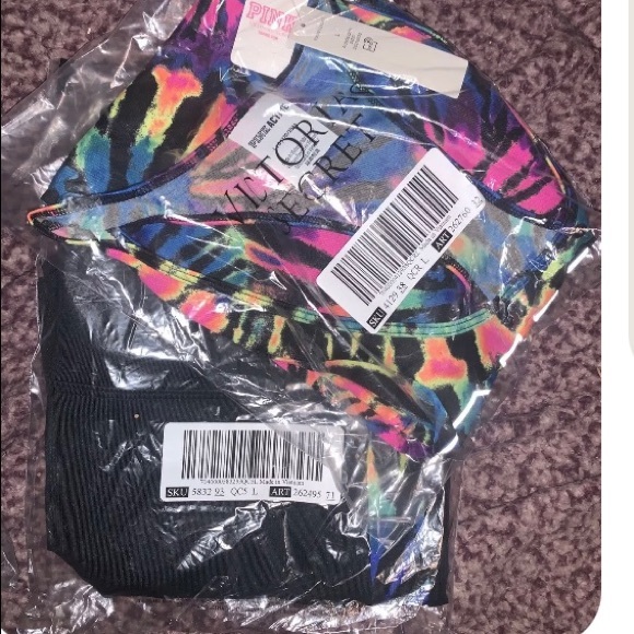 Victoriaβs Secret PINK RAINBOW Tie Dye
Ultimate Shorts And Tank Top NWT - Picture 10 of 10